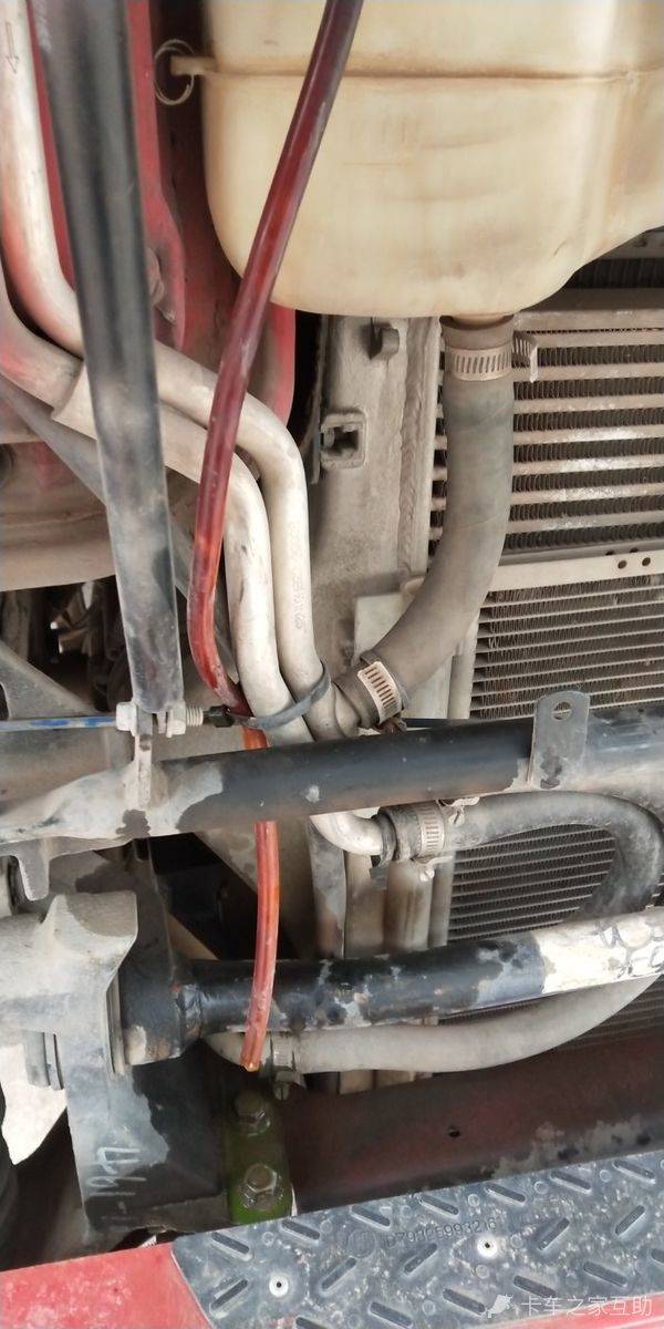 陕汽德龙新m3000出现水箱防冻液.